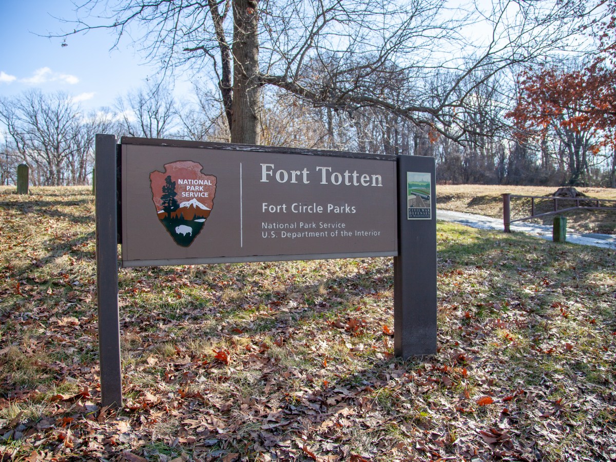 Hiking Fort Totten&nbsp;Park