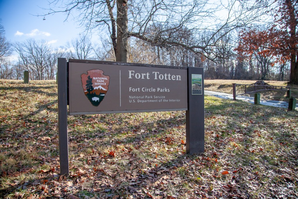 Hiking Fort Totten&nbsp;Park
